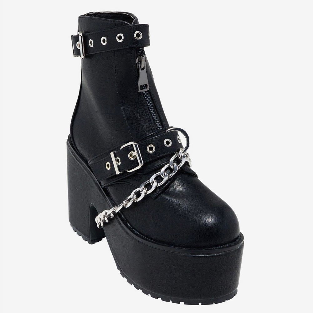 DOUBLE BUCKLE PLATFORM ANKLE BOOTS